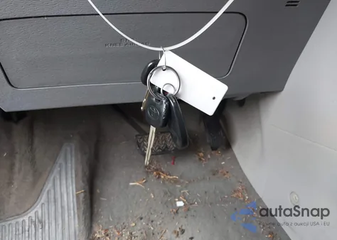 2012 Toyota Sienna Le V6 8 Passenger z USA, uszkodzony, nr VIN 5TDKK3DC3CS230755